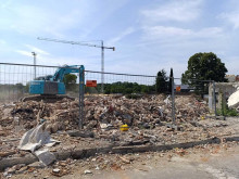 Премахват изгорелите бараки от цирковата площадка във Варна, започва строеж