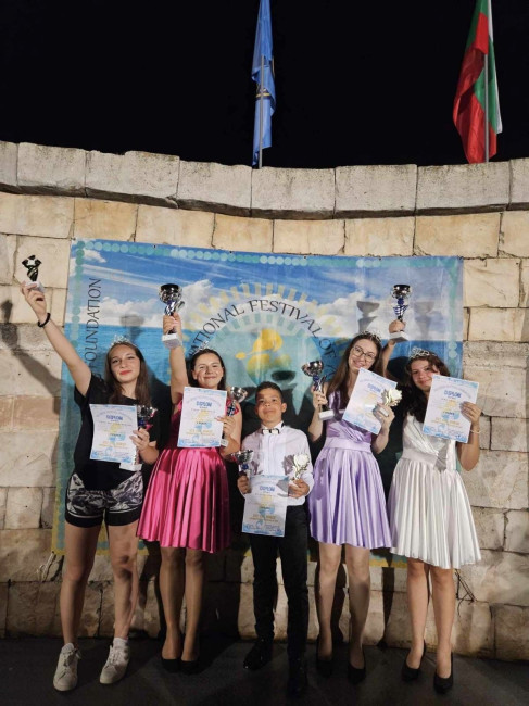 С Гран При и седем първи награди се завърнаха от Международен фестивал децата от ВС "Таланти" във Велико Търново