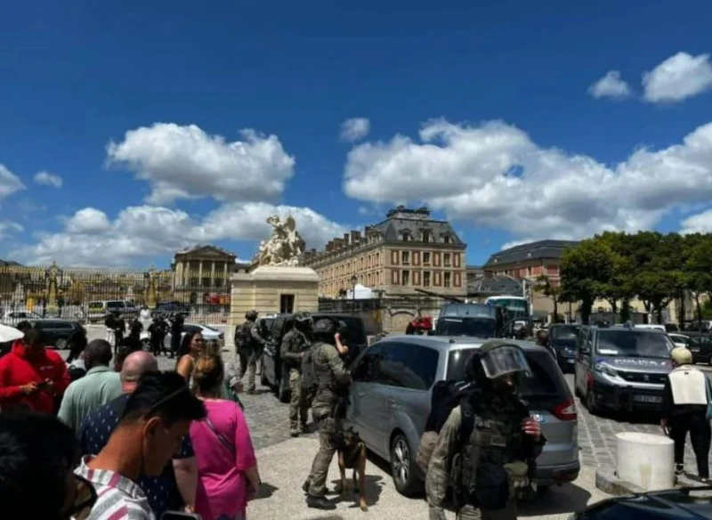 Полицията щурмува двореца Версай в Париж заради "инцидент със сигурността"
