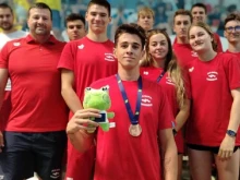 Максим Манолов продължава с блестящото си представяне Европейското по плуване за юноши в Литва