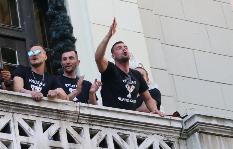 Любимец на "черно-бялата" публика празнува днес