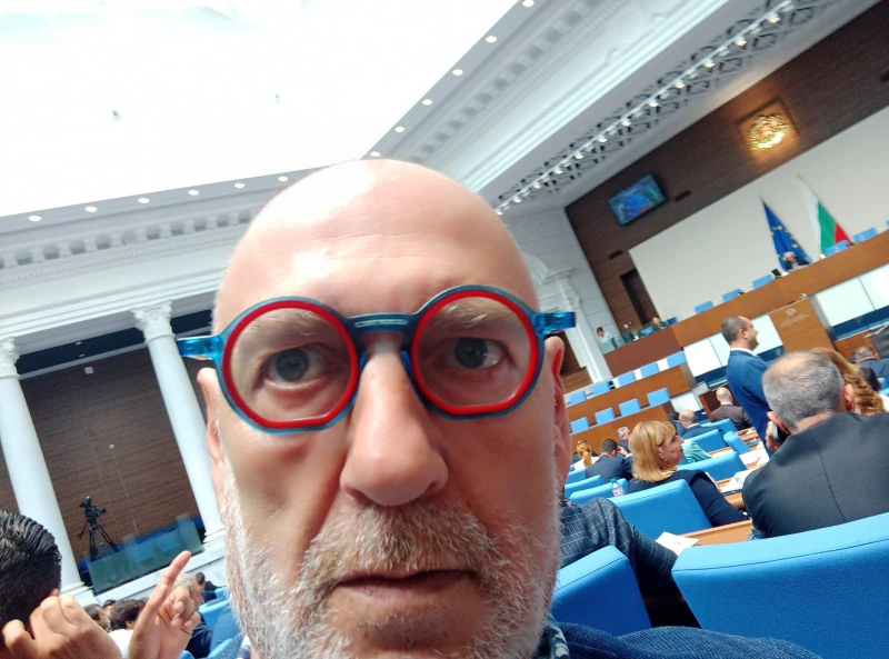 Любен Дилов-син за случващото се в парламента: Всичко се клати, ситуацията е "мааама"!