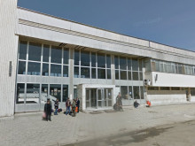 Млад мъж преживя огромен кошмар на гарата в Карнобат