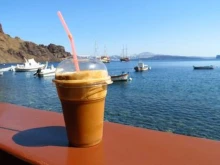 Българите в Гърция пият "горчиво кафе", цените скачат