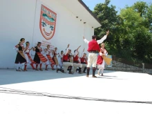 Състави от близо и далеч на фолклорен фестивал в Дупница