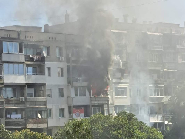 Още един пожар пламна във Варна Този път в жилищен