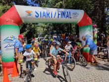 Над 350 деца се състезаваха на две гуми в София