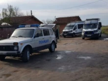 Двама мъже биха полицаи, отишли да проверят сигнал