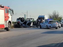 Тежко ПТП на 2 км от Пловдив, на място са полиция, пожарна и линейка