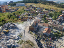 Събарят 36 незаконни къщи, строени на общинска земя в Стара Загора