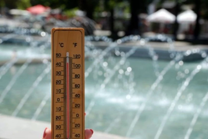 Жълт код за опасно горещо време и днес, температурите удрят близо 40 градуса