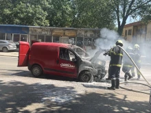 Кола пламна в движение в София