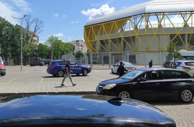 Грозни сцени пред стадион "Христо Ботев" в Пловдив, арестуваха охранител