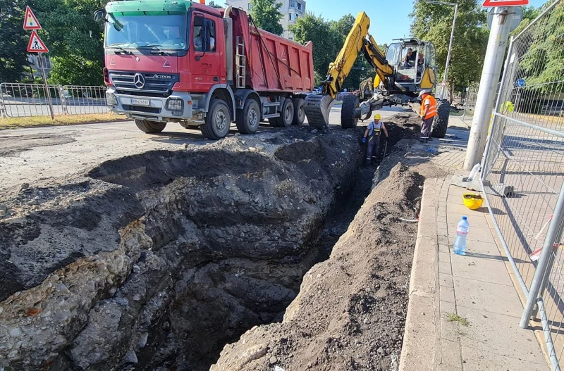 Започна фрезоване на асфалта по бул. "Васил Априлов"