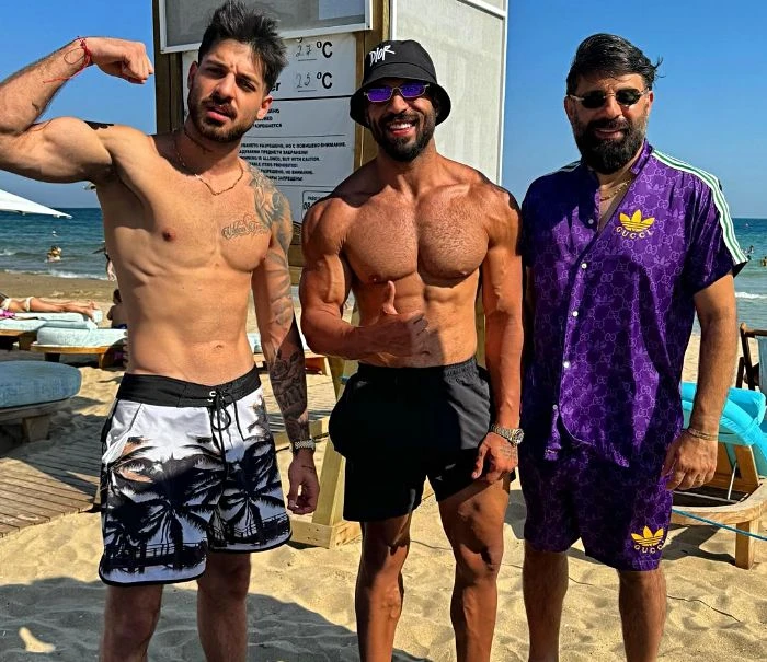 Снимка на фамилия Стораро от плажа стана хит в мрежата