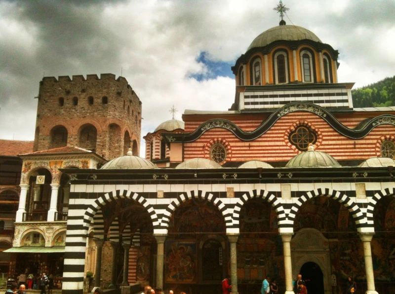 Знаете ли кога е построена най-голямата светиня в България?