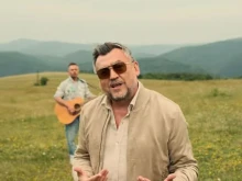 Любо Киров заедно с майка си в новия си клип
