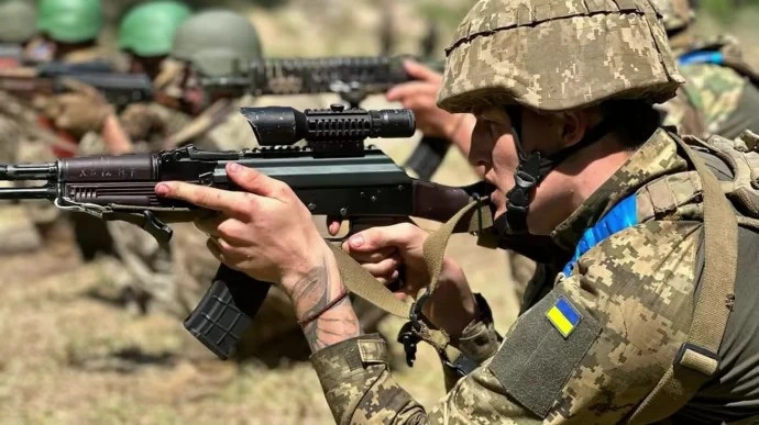 Сикорски: Няколко хиляди доброволци вече са се записали за участие в Украинския легион