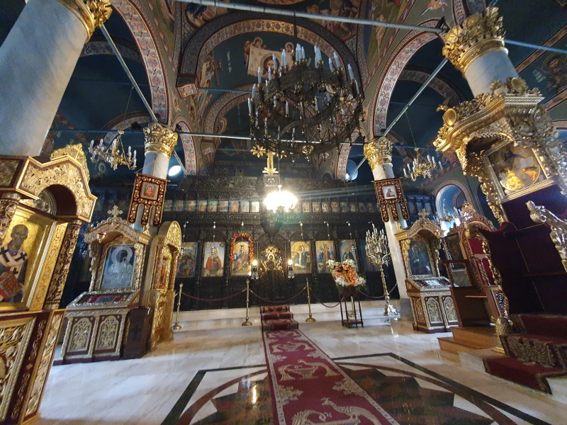 Празник е днес