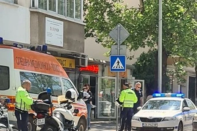 Шофьорка прати в болница моторист след опит за ляв завой в Пловдив