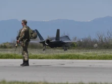 Министър открива новата полоса на авиобазата в Граф Игнатиево