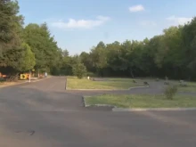 Маскиран мъж вилня с чук в парк "Марица"