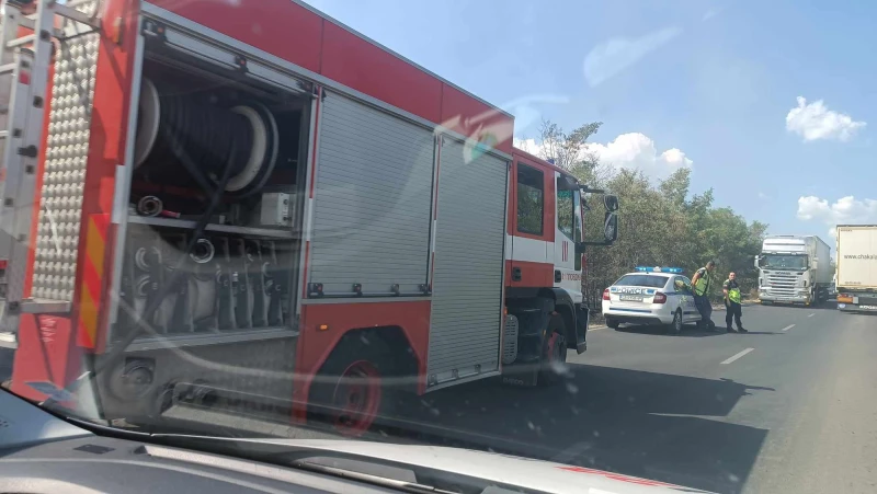 Затвориха път в Пловдивско заради пожара