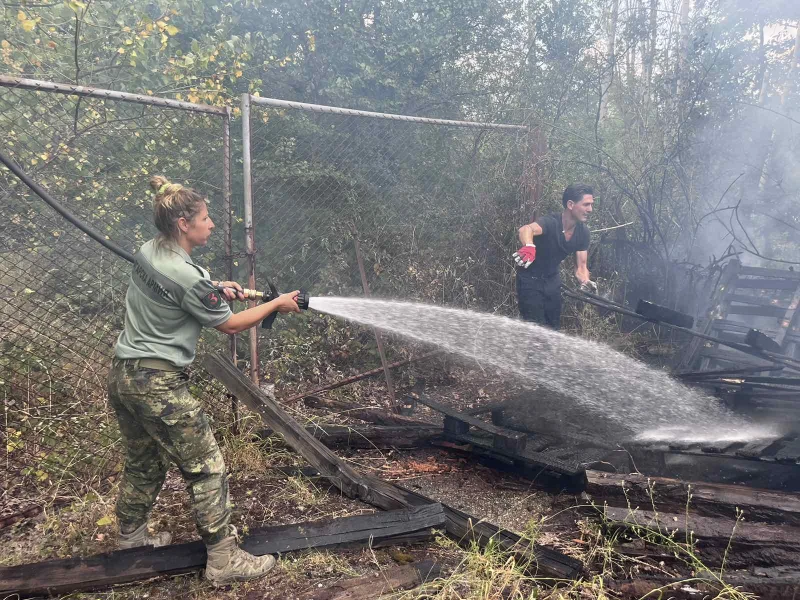 Военнослужещи за пореден ден са в помощ при гасенето на пожари в страната