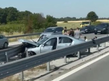 Катастрофа на АМ "Тракия" край Пловдив, кола се вряза в мантинелата