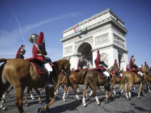 Франция отбеляза Деня на Бастилията: Военен парад между политическата несигурност и Олимпийските игри