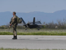 Министър открива новата полоса на авиобазата в Граф Игнатиево