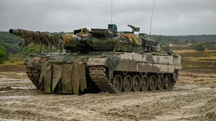 Испания отправи в Украйна 10 танка Leopard 2A4 и друга помощ