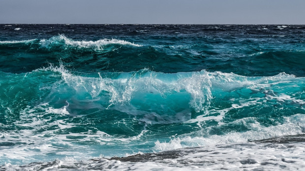 В следствие на жегите последните дни температурата на морската вода край Варна