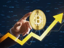 Биткойн отново мина 60 000 долара. Някои алтернативи обаче носят по-големи печалби