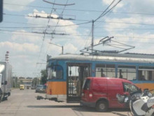 Ватманът, който мина на червено и удари няколко коли и камион в София, е отстранен от работа