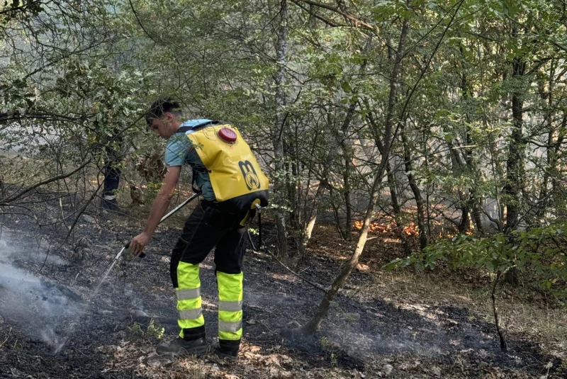 Доброволци събират средства за ранцеви пожарогасители