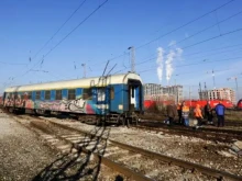 Влак дерайлира край Варна, променя се и маршрутът