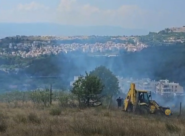 Пожар гори между Сандански и село Поленица предаде репортер на