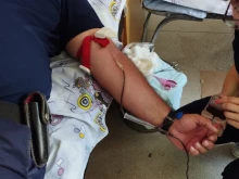 Пловдивски полицаи даряват кръв за 19-годишния доброволец, който пострада тежко при пожарите