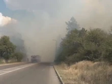 Пожар близо до бензиностанция в Харманли, има опасност от взрив