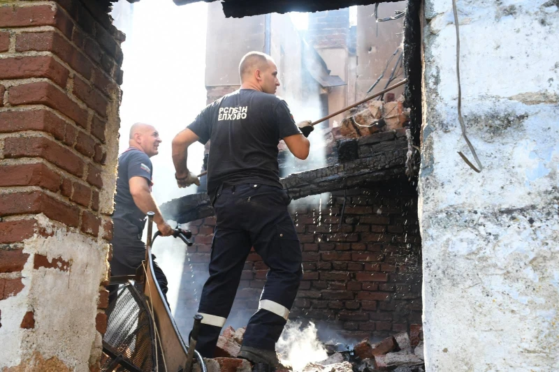 Главчев: Борбата с пожарите продължава, пазим живота на хората и огнеборците