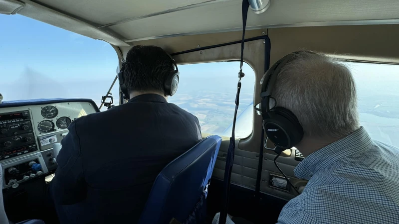 Кирил Петков и Николай Денков полетяха над Воден, за да видят щетите от пожарите - предложиха и мерки за тяхната превенция