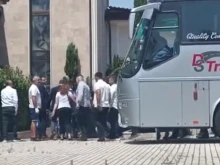Младежкото ДПС пристигна с пълен автобус на среща с Доган в Росенец