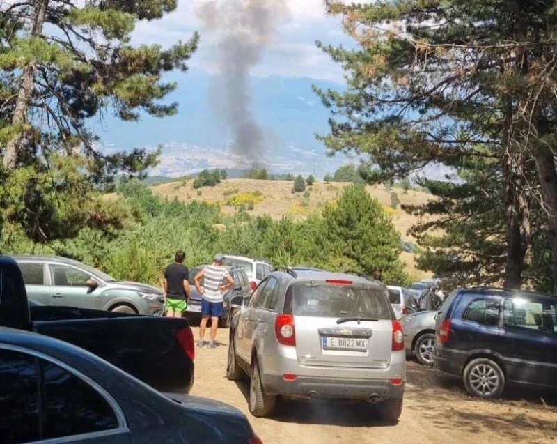 Три къщи горят в село Цапарево в община Струмяни