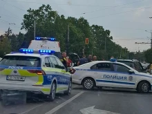 Избягвайте Орлов мост в София, има катастрофа: Две патрулки и линейка са на място
