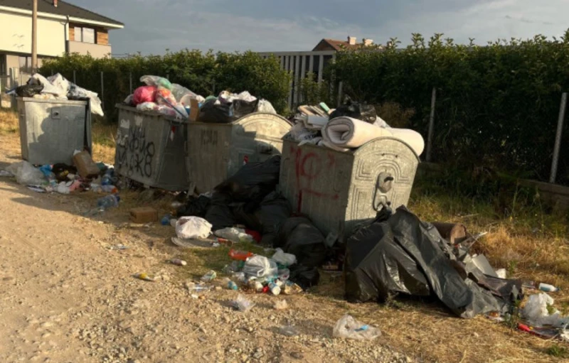 Пловдивско село тъне в мръсотия, жителите бесни