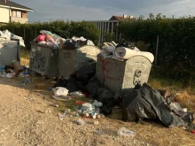 Пловдивско село тъне в мръсотия, жителите бесни