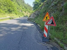 Множество сигнали за паднали камъни по пътищата са получени заради дъждовете в Смолянско