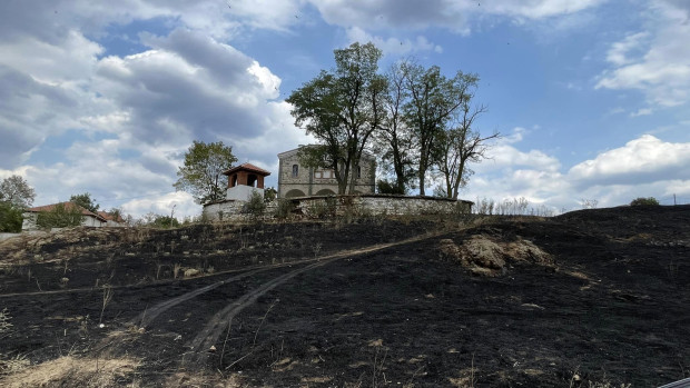 100 годишната православна църква в опожареното ямболско село Воден остана непокътната