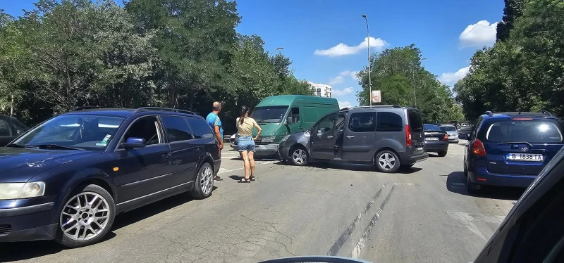 Катастрофа предизвика задръстване във Варна